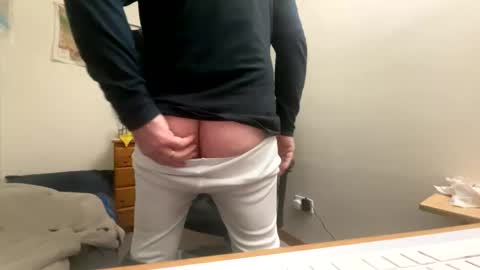 Snapshot of bulkyboners chatting on 01.01.25 ejaculation for 250 online show from 01.01.25