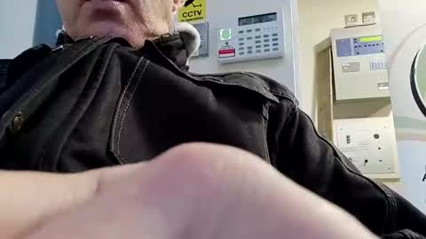 Snapshot of bulkyboners chatting on 01.05.25 ejaculation for 250 online show from 01.05.25