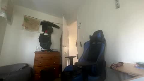 Snapshot of bulkyboners chatting on 01.31.25 ejaculation for 250 online show from 01.31.25