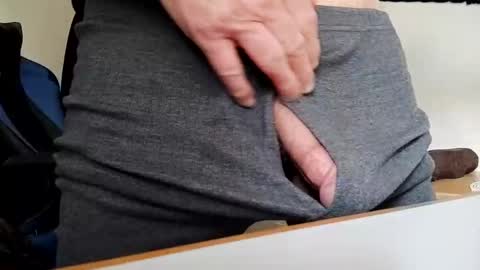 Snapshot of bulkyboners chatting on 02.02.25 ejaculation for 250 online show from 02.02.25