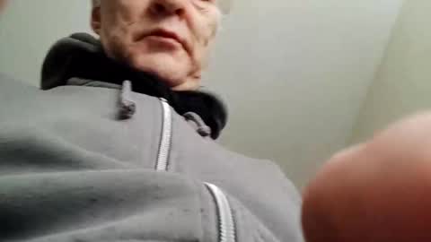 Snapshot of bulkyboners chatting on 02.02.25 ejaculation for 250 online show from 02.02.25