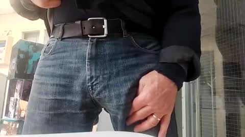 Snapshot of bulkyboners chatting on 10.26.25 ejaculation for 250 online show from 10.26.25