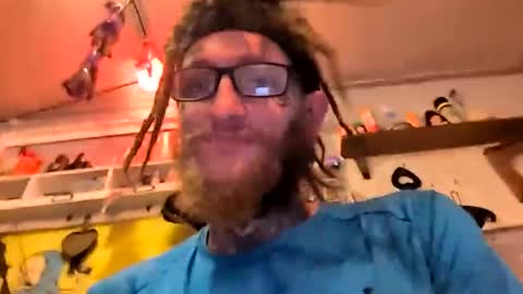 Snapshot of bunniandcryme chatting on 12.15.25 bunniandcryme online show from 12.15.25