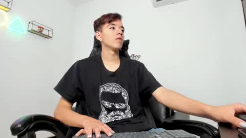 Snapshot of bunny_maxxi chatting on 11.03.25 bunny online show from 11.03.25