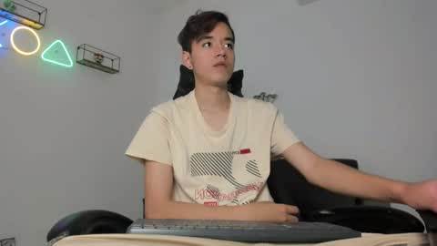 Snapshot of bunny_maxxi chatting on 11.17.25 bunny online show from 11.17.25