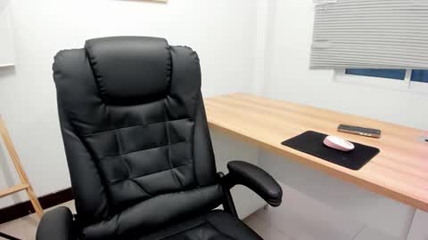 Snapshot of bunny_maxxi chatting on 11.20.25 bunny online show from 11.20.25