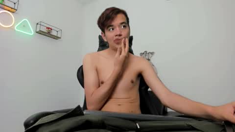 Snapshot of bunny_maxxi chatting on 12.01.25 bunny online show from 12.01.25