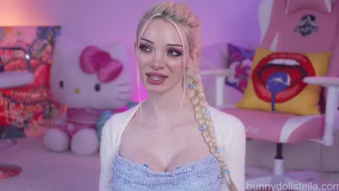 Snapshot of bunnydollstella chatting on 10.26.25 Stella online show from 10.26.25