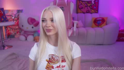 Snapshot of bunnydollstella chatting on 11.19.25 Stella online show from 11.19.25