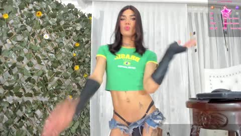 Snapshot of bunnyhots chatting on 01.27.25 Angela Santini online show from 01.27.25