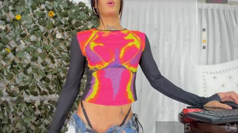 Snapshot of bunnyhots chatting on 02.05.25 Angela Santini online show from 02.05.25