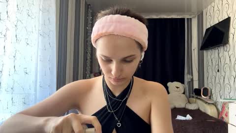 Snapshot of bunnytrussel chatting on 05.09.26 Bella online show from 05.09.26