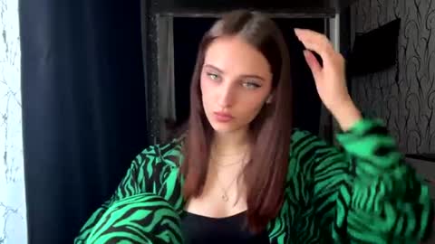 Snapshot of bunnytrussel chatting on 07.09.26 Bella online show from 07.09.26