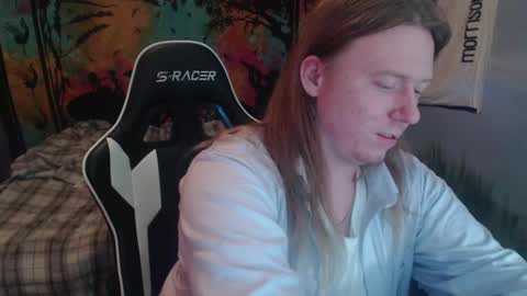 Snapshot of burningflute chatting on 12.23.24 burningflute online show from 12.23.24