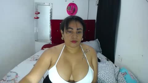 Snapshot of busty_latinax chatting on 12.16.25 busty_latinax online show from 12.16.25