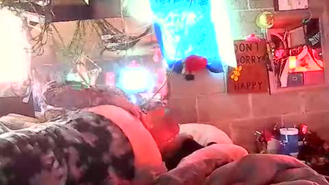 Snapshot of bustybabie9 chatting on 12.19.25 BustyBabie9 online show from 12.19.25