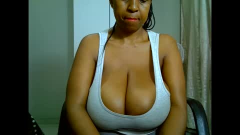 bustytessa37 online show from 02.24.25