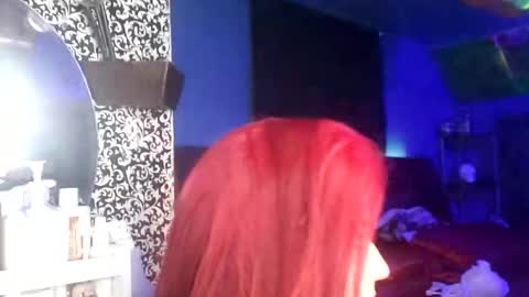 busybee83 online show from 01.29.25