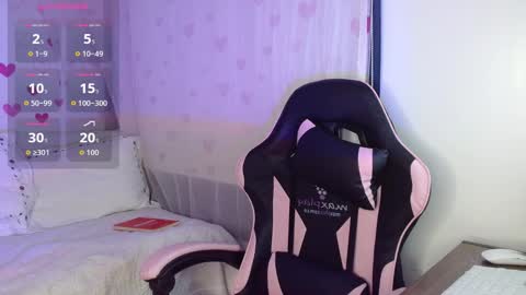 Snapshot of butterfly_xo chatting on 11.04.25 Antonella online show from 11.04.25