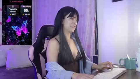 Snapshot of butterfly_xo chatting on 12.02.25 Antonella online show from 12.02.25