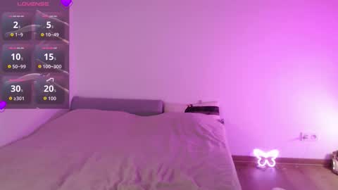 Snapshot of butterflys_ chatting on 09.11.25 Lauren online show from 09.11.25