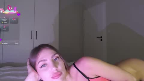 Snapshot of butterflys_ chatting on 11.19.25 Lauren online show from 11.19.25