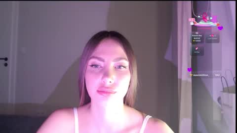 Snapshot of butterflys_ chatting on 12.03.25 Lauren online show from 12.03.25