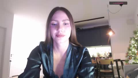 Snapshot of butterflys_ chatting on 12.18.25 Lauren online show from 12.18.25