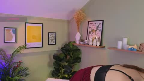 Kira online show from 04.12.26