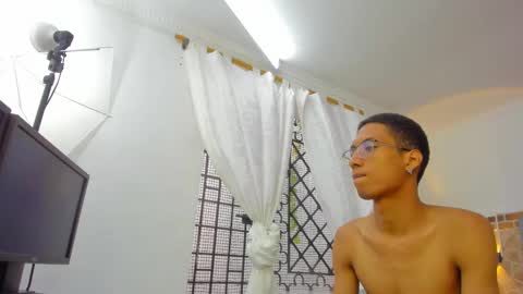 Snapshot of c_worstian_ chatting on 12.10.24 c_worstian_ online show from 12.10.24