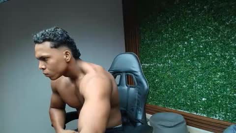 Snapshot of cain_grey chatting on 12.14.25 cain online show from 12.14.25