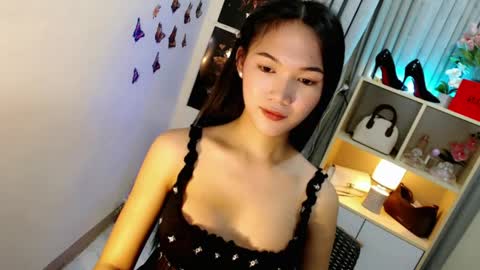 Snapshot of caitlin_x chatting on 04.25.26 caitlin online show from 04.25.26