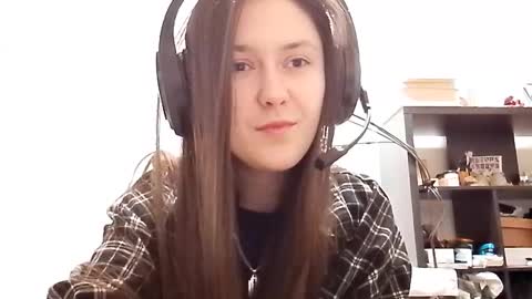 Snapshot of caitlynvuono chatting on 12.15.25 Sara online show from 12.15.25