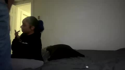 Snapshot of cakezoverfakez chatting on 11.17.25 longjohns online show from 11.17.25