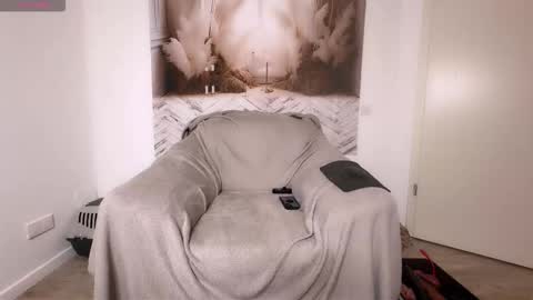 Snapshot of caliiie_of chatting on 12.22.25 Caliiie of online show from 12.22.25