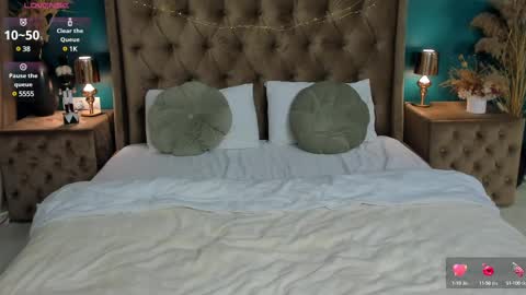 Snapshot of calimoon_ chatting on 02.14.25 Cali online show from 02.14.25