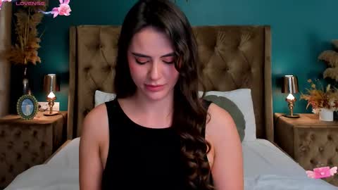 Snapshot of calimoon_ chatting on 11.26.25 Cali online show from 11.26.25