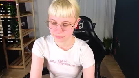 Snapshot of call_me_heaven chatting on 04.20.26 Good girl Ann online show from 04.20.26