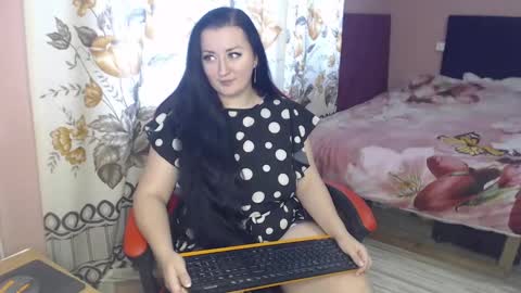 Snapshot of call_me_shaya chatting on 01.12.25 Shaya online show from 01.12.25