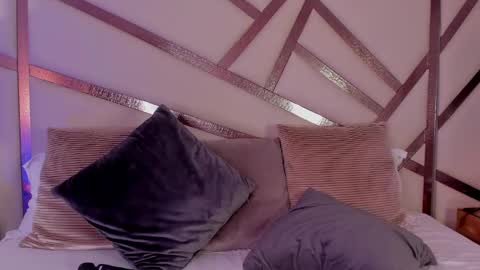 Anna Banana online show from 02.05.25