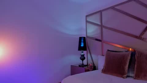 Anna Banana online show from 11.04.25