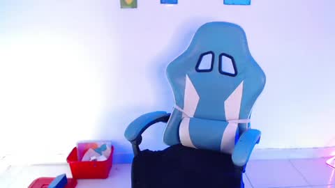 callmebluee online show from 04.16.26