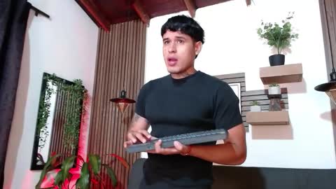 Snapshot of calvin913 chatting on 11.17.25 calvin913 online show from 11.17.25