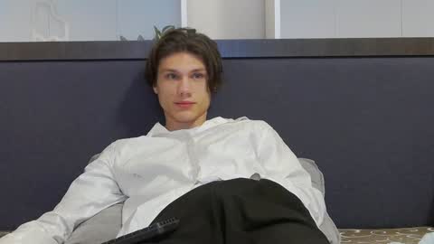 Snapshot of calvin_cay chatting on 01.04.25 Calvin online show from 01.04.25