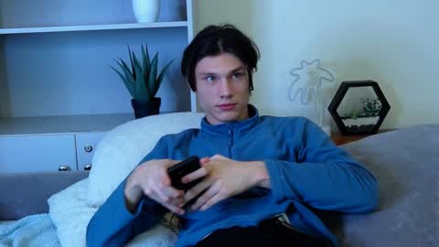 Snapshot of calvin_cay chatting on 01.13.25 Calvin online show from 01.13.25