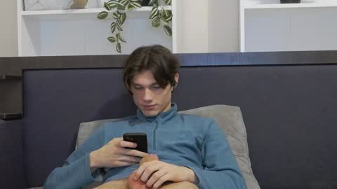 Snapshot of calvin_cay chatting on 01.28.25 Calvin online show from 01.28.25