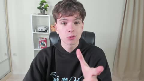 Hey I am Calvin  online show from 02.07.25