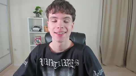 Hey I am Calvin  online show from 02.11.25