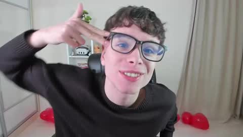 Hey I am Calvin  online show from 02.15.25