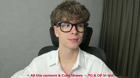 Snapshot of calvin_loves_you chatting on 02.11.26 Hey I am Calvin online show from 02.11.26